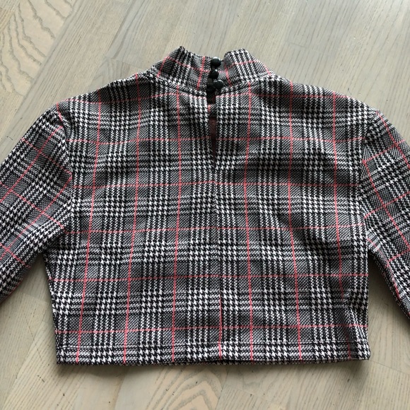 Check Patterned Long Sleeve Crop Top - Picture 3 of 3